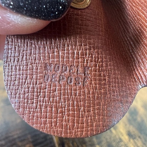 🤎🔑 Louis Vuitton Key Holder 🤎🔑 - Picture 4 of 6